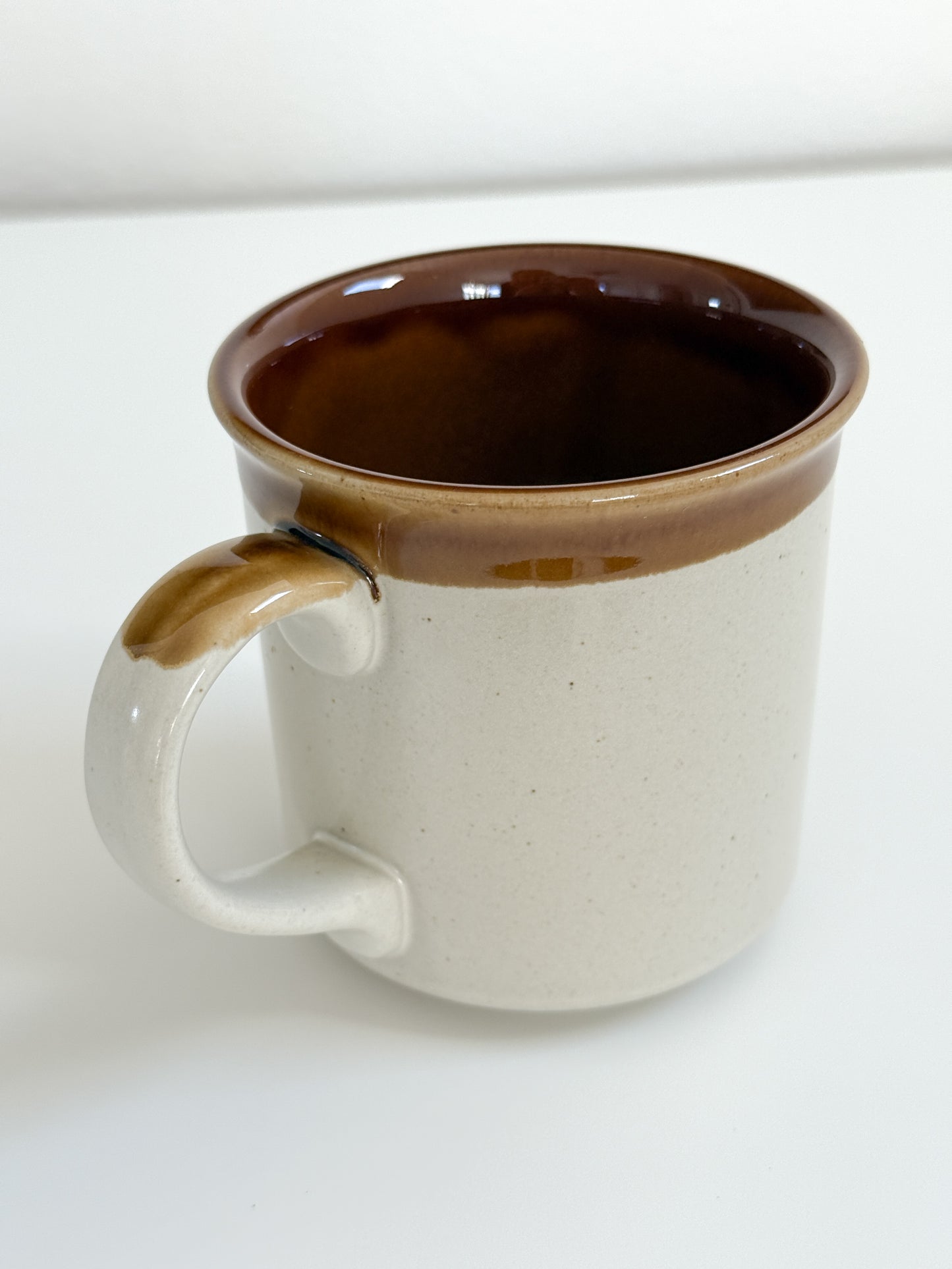 Vintage Horse Mug (Brown Rim)