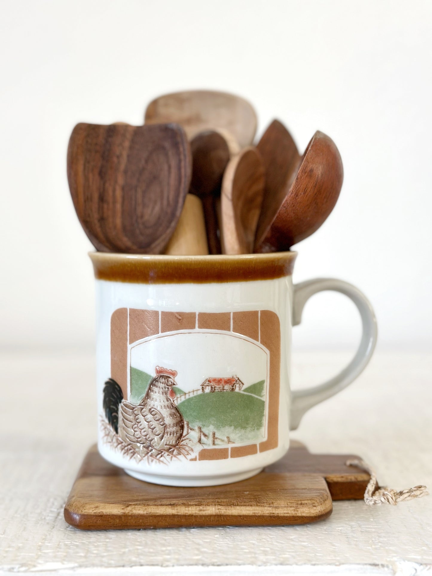 Vintage Chicken Mug (Brown Rim)