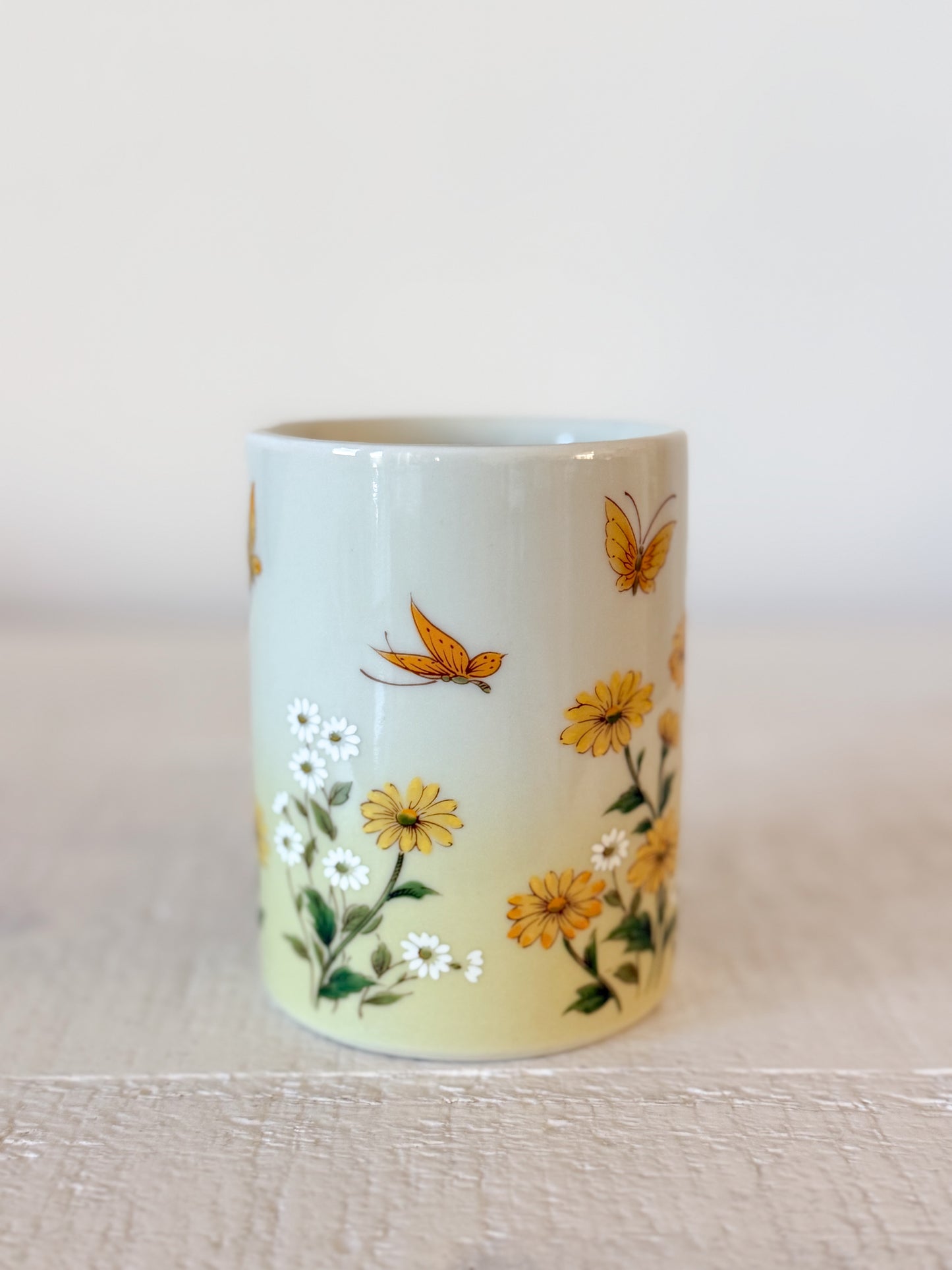 Vintage Daisy Mug